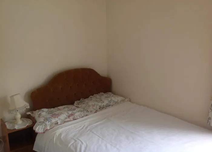 Hill View Buget B&B *